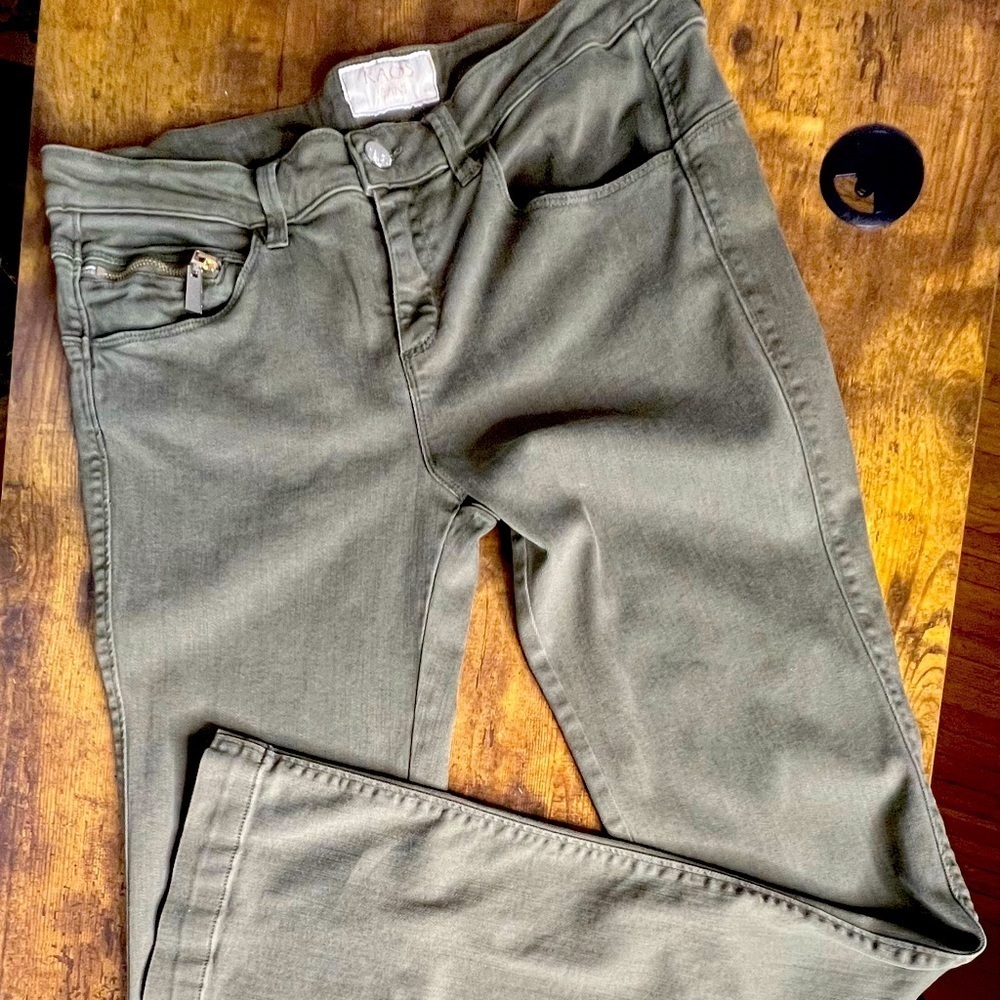 KAOS Lucy, regular flare fit, green jeans, SZ 31 (European) SZ S (USA)